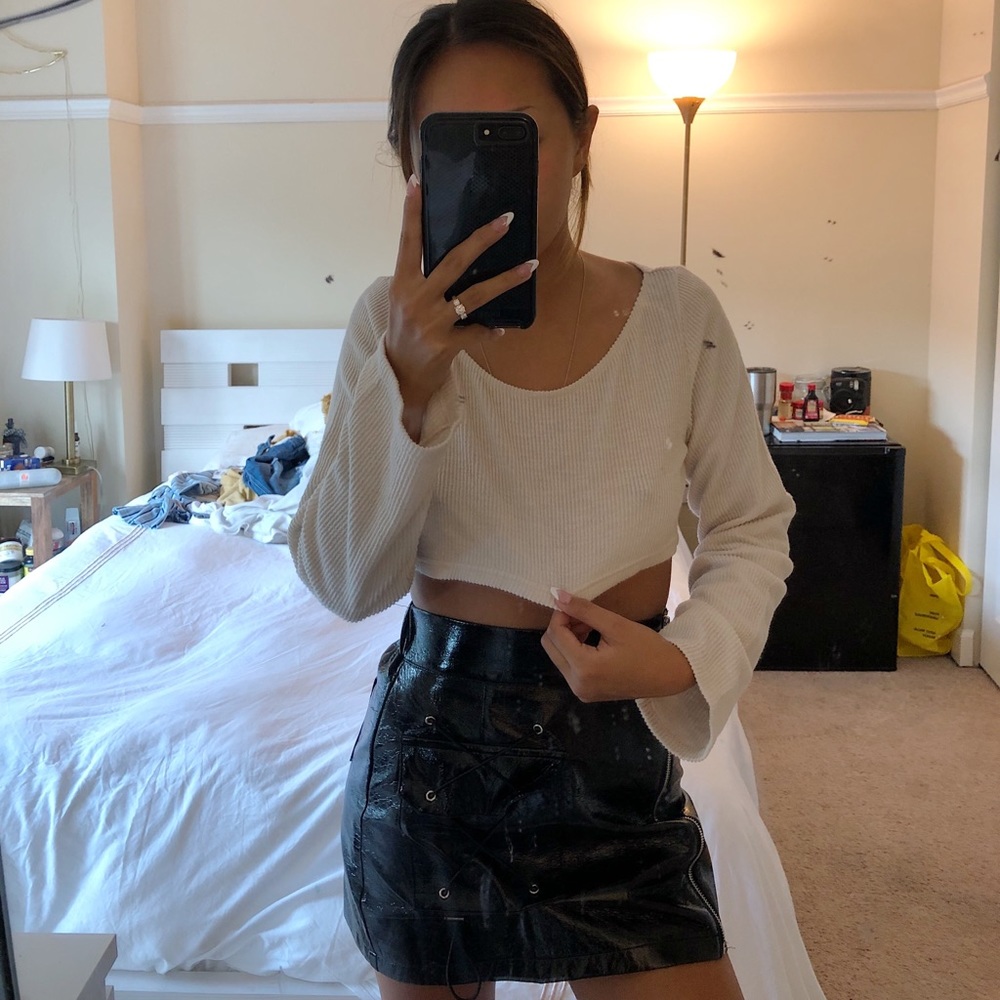 Sabo Skirt cropped long sleeve top !